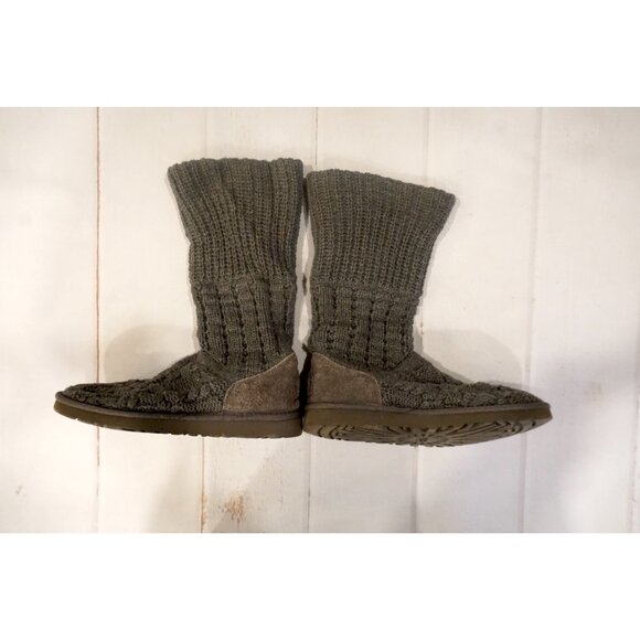 UGG Women’s Gray/Brown Knit Fold-Over Boots – Size 7 - Picture 11 of 11